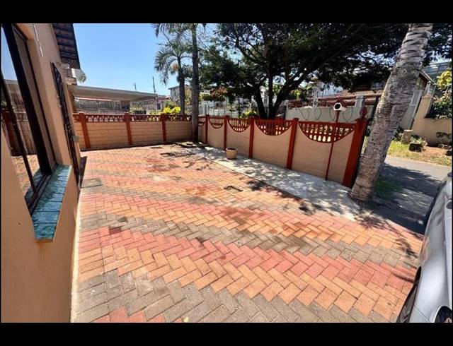 3 BEDROOM PROPERTY TO RENT IN PALMVIEW